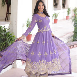 Robe longue vintage d'automne unie à sequins, broderie argentée texturée, avec dupatta, taille naturelle, silhouette ample - Product Image 1