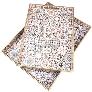 Plateau de service long en bois naturel avec une forme organique unique et une finition rustique parfaite pour exposer des fruits et des collations - Product Image 3