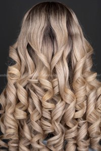 Perruque Blonde Personnalisée en Gros, Extensions de Cheveux Humains Vierges Remy Vietnamiens, Trame Simple, Racines Foncées - Product Image 2