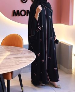 Abayas ปักด้วยมือที่สง่างามและเจียมเนื้อเจียมตัวสำหรับผู้หญิง! - Product Image 1