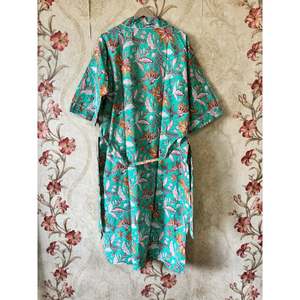 Kimonos en coton tissé faits à la main, peignoirs artisanaux de style vintage avec motifs animaliers, vêtements d'intérieur doux pour les familles - Product Image 4