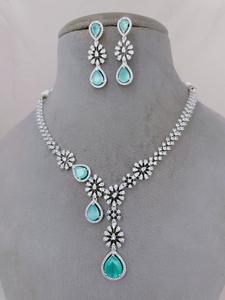 Superbe collier de luxe en zircon de qualité supérieure avec boucles d'oreilles pour mariage, fiançailles, fête pour femmes - Product Image 2
