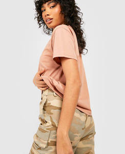 T-shirt court décontracté pour femme, coupe ajustée, avec fermeture éclair et broderie lettre, manches courtes, style streetwear élégant et sexy, nouvelle collection été, personnalisable OEM - Product Image 3