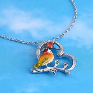 Collar con Colgante de Plata de Ley Esmaltada con Diseño de Pescador de Peces, Jeulia Free As a Bird - Product Image 5