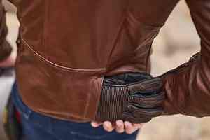 Veste d'équitation en cuir pour hommes Fabricant OEM Vêtements d'extérieur de style moto en cuir de vache durable et respirant - Product Image 3