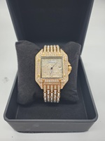 Montre en cristal glacé 10 ct de diamant de laboratoire EF VVS finition en acier inoxydable plaqué or jaune 14K Style Bling Streetwear