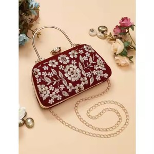 Bolso de mano de diseñador bordado hecho a mano de lujo diseñado para mujeres de moda que aman los accesorios únicos - Product Image 3