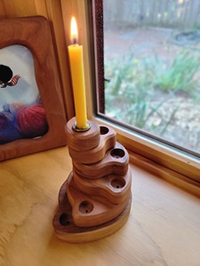 Bougeoir en bois à six colonnes, idéal pour la décoration intérieure, centre de table et éclairage festif, fabriqué à la main en Inde - Product Image 2