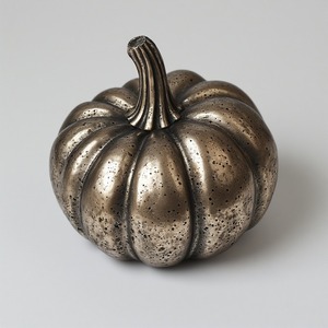 Sculpture de citrouille vintage en aluminium, art métallique poli à la main, créant des accents décoratifs raffinés d'Halloween pour les tables - Product Image 5