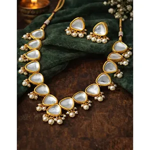 Ensemble de collier Kundan tendance avec perles, plaqué or, Meenakari, pour mariage ou cadeau, ensemble de bijoux de mariée tendance - Product Image 1