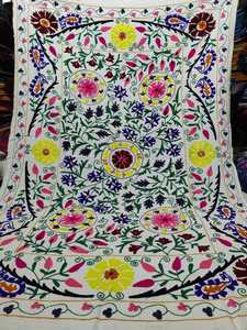 Couette de broderie suzani brodée à la main en paisley & floral conçue, idéale pour les créateurs de vêtements pour la confection de vestes - Product Image 5