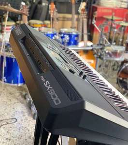 Piano arrangeur professionnel Yamaha PSR SX900 de qualité supérieure, 61 touches, son et performances de haute qualité - Product Image 5