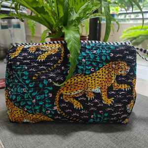 Bolsa de cosméticos de algodón con estampado de bloque de mano acolchada india, Neceser de maquillaje, estuche de accesorios, bolsa de viaje para mujer, Kantha hecha a mano - Product Image 1