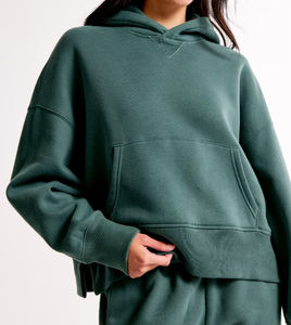 Conjunto de Sudadera Holgada y Pantalones Cortos Suaves para Mujer, Diseñado para Capas Cómodas con Calor Transpirable y Confort - Product Image 2