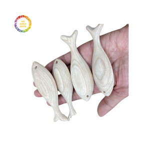 Estatuilla de pez de madera asequible, hecha a mano de madera de alta calidad, ideal para agregar un toque de elegancia a su decoración - Product Image 5