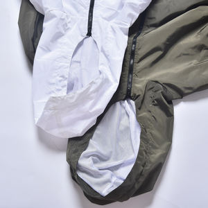 Veste unisexe de logo personnalisé en gros d'usine de haute qualité coupe-vent à capuche avec fermeture éclair veste d'extérieur légère pour hommes femmes - Product Image 6