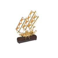 Bateau en laiton Art Déco gravé avec base en bois, objet décoratif pour la maison et les cadeaux