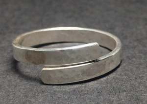 Anillos en espiral martillado de plata minimalista de moda Idea de regalo de joyería de lujo para ella hecha a mano de venta al por mayor directa de fábrica - Product Image 2