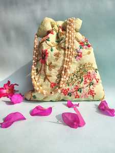 Pochette de Potli en soie indienne fabriquée à la main sac de mariage Diwali Premium avec broderie nouvel an noël cadeaux de retour ethnique pour les femmes - Product Image 2