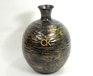 Decoración del hogar Acabado antiguo Jarrones de metal Hecho a mano Florero elegante Decoración Recipiente de piso a precio asequible - Product Image 1