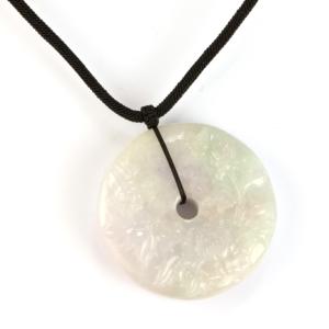Collar con Colgante Fino de Jadeíta Lavanda Birmana de 246 quilates, Tallado Estilo Cuerda - Product Image 1