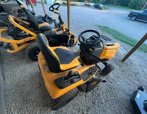2025 CUB CADET XT1 LT42B Comparer Tondeuses à siège - Product Image 4