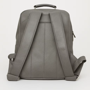 Mochila de Cuero Voyager Atemporal, Fabricación Artesanal Vintage Cruda de Divine International - Product Image 1