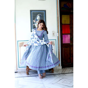Acheter ensemble de costume Anarkali élégant avec des manches à clochettes pour un style festif Ensemble de costume Anarkali chic dans des couleurs pastel pour un mariage élégant - Product Image 1