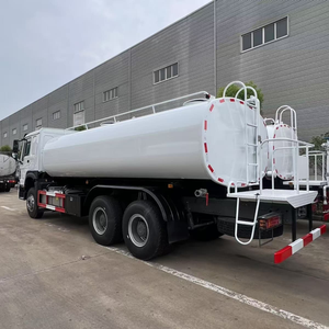 Camión de riego de servicio pesado modelo 2024 6x4 diseñado para operaciones de limpieza de construcción de carreteras y control de polvo - Product Image 2