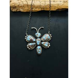 Collier libellule artisanal Timothy Yazzie en turquoise Golden Hills et argent sterling, serti de perles en or rose - Product Image 1