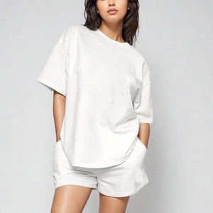 Ensemble de vêtements de sport en coton pour femme avec t-shirt athlétique et short haut extensible pour le fitness - Product Image 4