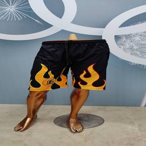 Short de compression de football personnalisé avec design sublimé, tissu extensible et coupe athlétique, idéal pour l'entraînement et les sports d'équipe - Product Image 1