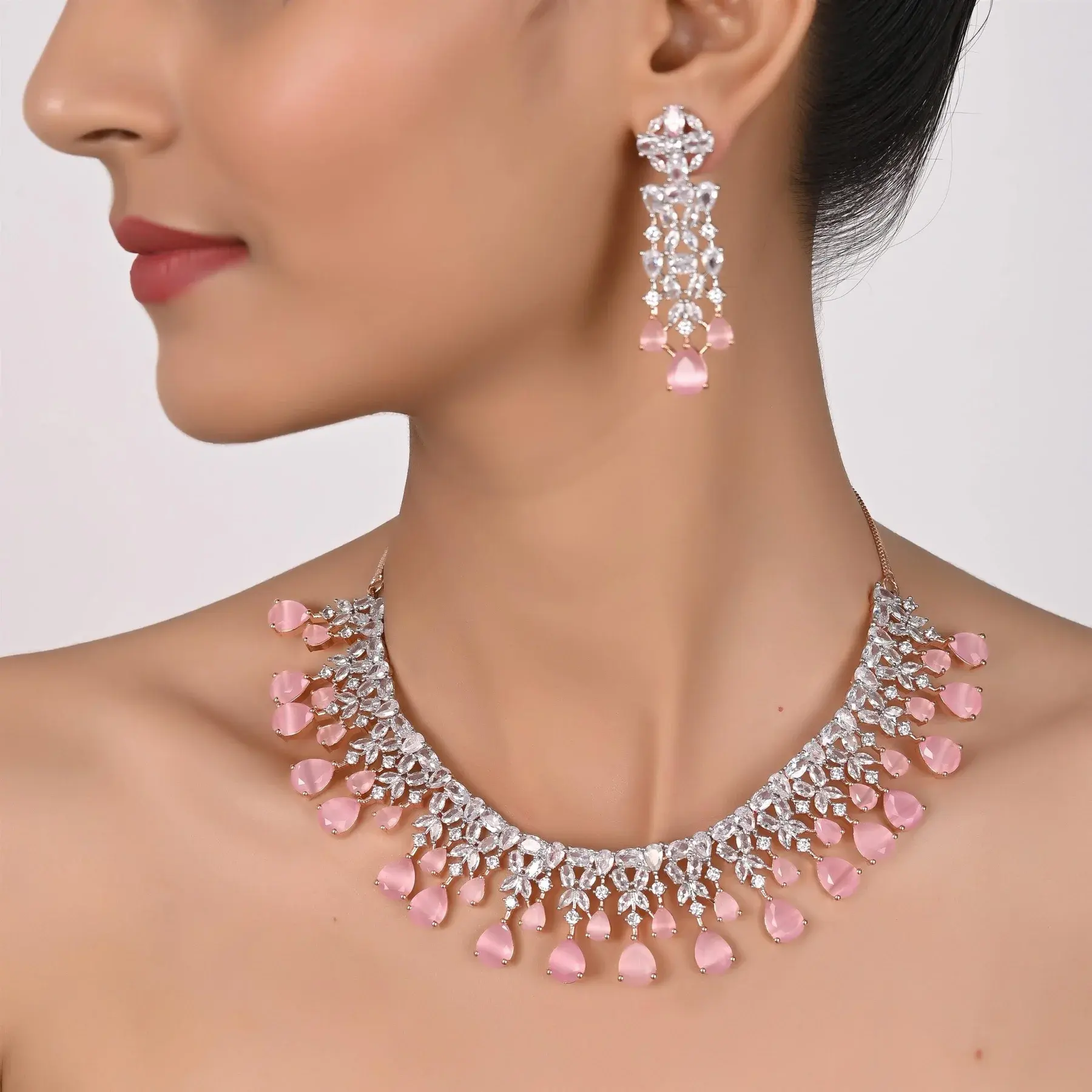 Ensemble collier et boucles d'oreilles en pierre de cristal rose plaqué or de qualité Designer Ensemble de bijoux en strass pierre précieuse quartz rose