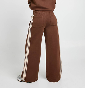 Pantalones Deportivos para Mujer de Uso Diario, Personalizados con Impresión Puff, Banda Elástica Alta, Holgados, Cómodos, con Franjas Laterales en Contraste - Product Image 4