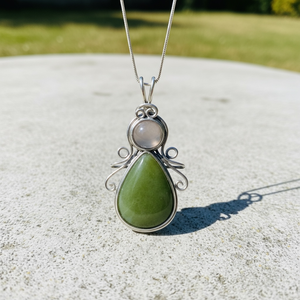 Pendentif en pierre verte plaqué argent sterling Collier à double pierre fait main pour femme - Product Image 1