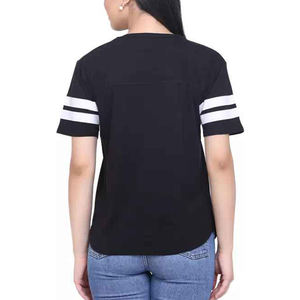 Camisetas Oversize Vintage para Mujer al por Mayor con Logotipo Personalizado, Detalle de Botones, Agujeros y Parches, Spandex/Poliéster - Product Image 2