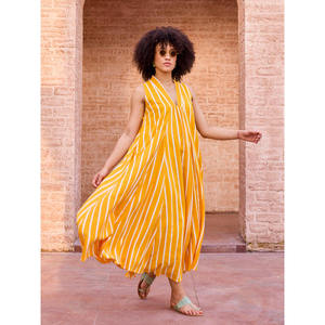 Robe longue en mousseline rayée sans bretelles avec imprimé frangipanier pour les célébrations de jour - Product Image 2