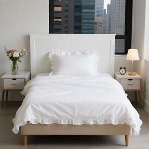 Parure de lit simple en polycoton blanc avec housse de couette à volants, drap-housse et taie d'oreiller - Style Princesse pour Hôtels - Product Image 4