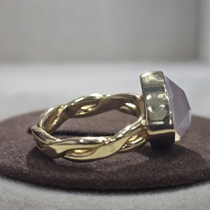 Bague vintage en argent sterling 925 plaqué or avec pierres précieuses, forme trilienne unique, calcédoine rose naturelle, éternité vermeil - Product Image 6