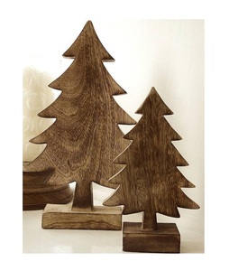 Centro de mesa de madera festivo para mesa de Navidad con mini árboles con base de madera natural y detalles de bayas de temporada - Product Image 5