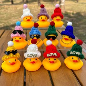 Gorro de Punto a Rayas de Plástico Personalizado para Patitos de Goma - Regalos Promocionales y Recuerdos de Fiesta - Product Image 2