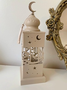 Elegante Farol de Ramadán de Metal Blanco con Forma de Media Luna, Caligrafía Árabe Tallada, Portavelas, Decoración Festiva para el Hogar, Regalo - Product Image 2