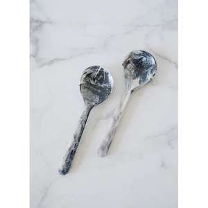 Service de couverts en résine faits à la main avec poignées en tourbillon bleu océan, parfaits pour la cuisine et les cadeaux de table à manger modernes - Product Image 1