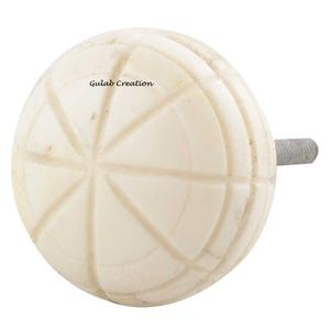 Boutons ronds en os blanc fabriqués à la main pour armoires, tiroirs et poignées de meubles de style vintage et décoratif - Product Image 1