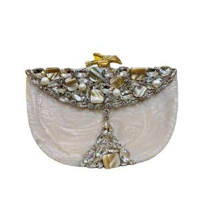 Bolso de mano de resina de alta calidad, monedero de resina, cadena de latón, diseño bordado único y refinado, bolso de mano Acrílico - Product Image 1