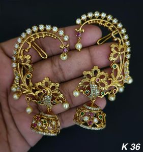 Pendientes elegantes de templo tradicional de diseñador con Jhumka y gotas de perlas | Joyería india de piedra CZ chapada en oro para mujer - Product Image 2