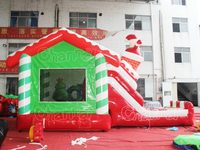 Château gonflable de Noël avec toboggan, tente de camping gonflable avec toit couvert, arbre de Noël et obstacles