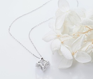 Magnifique collier en diamant Moissanite taillé en trèfle à quatre feuilles blanc Excellente coupe Bijoux personnalisés Meilleur cadeau de fête des mères - Product Image 4