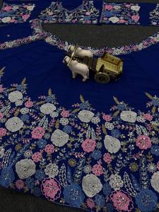 Lehenga choli งานปักผ้าจอร์เจียที่ทันสมัยพร้อมสีดำ - Product Image 3