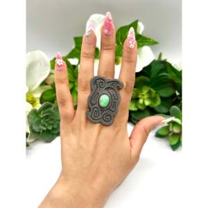 Bague ajustable Mathilda Benally en turquoise verte de Carico Lake et argent sterling, bijou de collection culturelle - Product Image 5